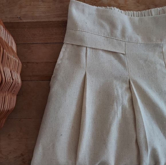 Pleated Elastic Waist Wide Leg Pant with Pockets in Oatmeal - Picture 4 of 10